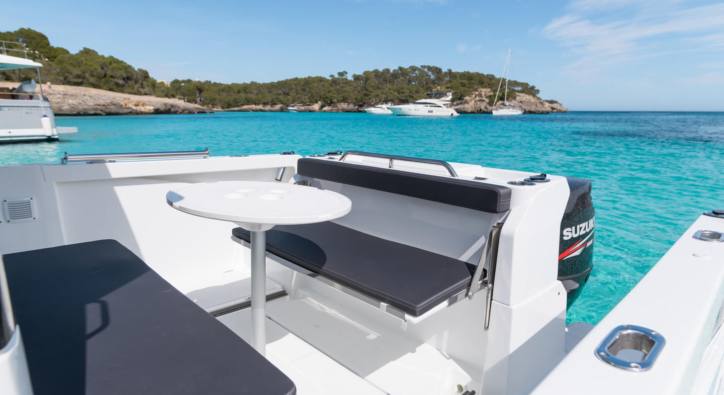 Beneteau Barracuda 8 Interior