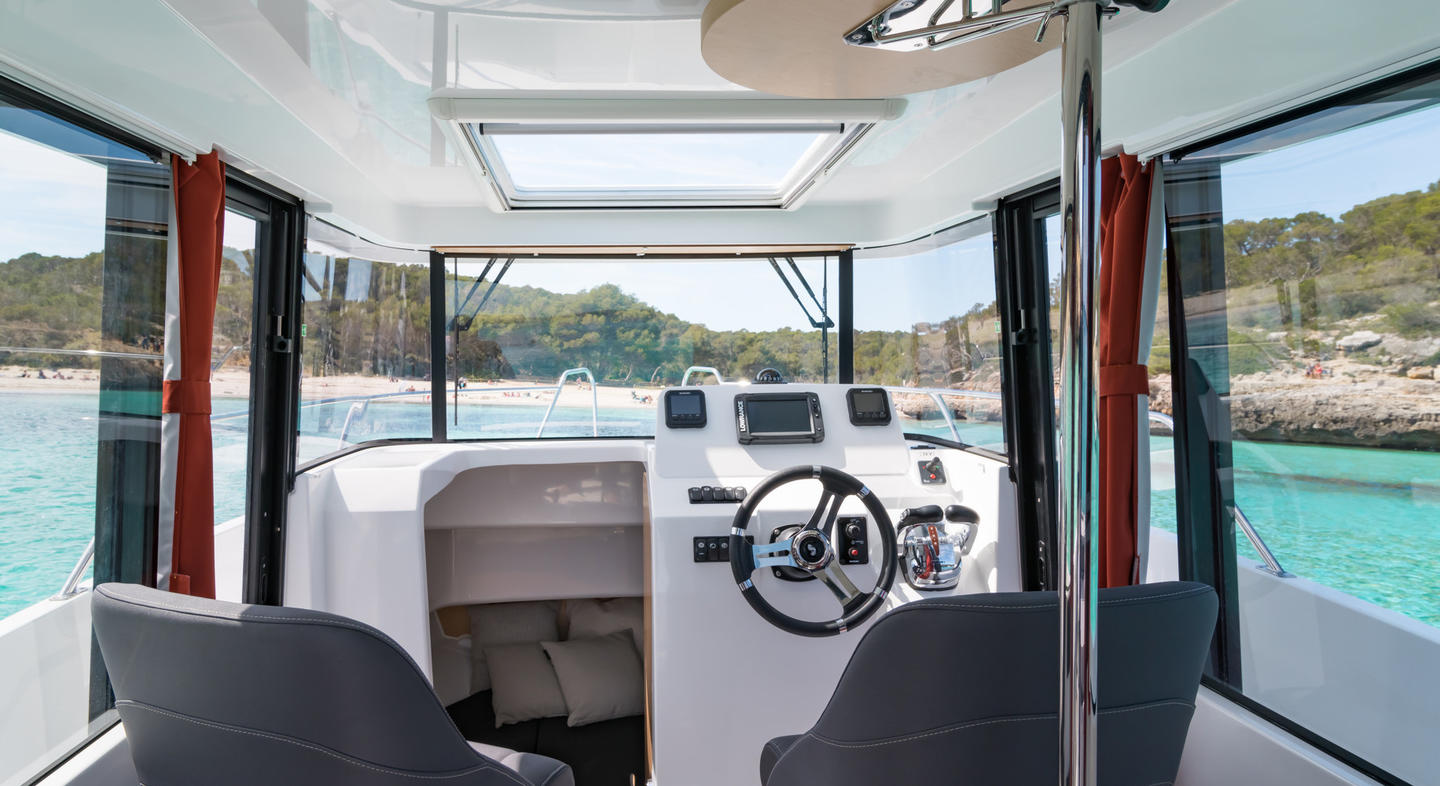 Beneteau Barracuda 8 Interior